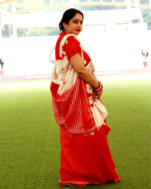 Bhavbheeni_White&_Red_Embroidered_Saree