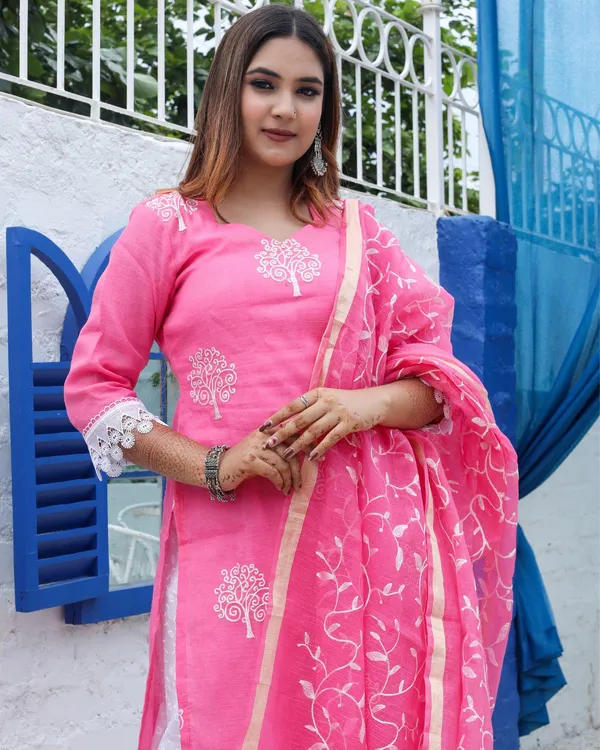 Chandini_Mann_Pink_Lucid_Hand_Painted_Suit