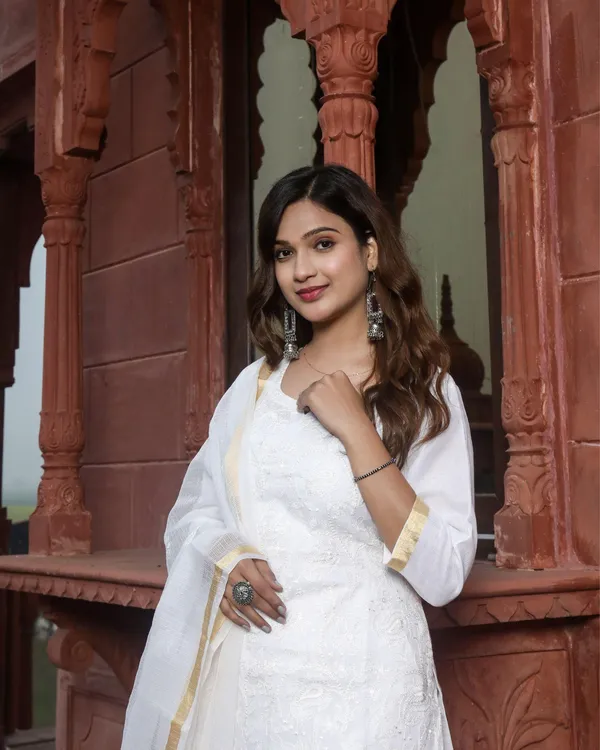 Chanchal_Mann_White_Poetic_Embroidery_Suit