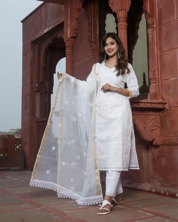 Chanchal_Mann_White_Poetic_Embroidery_Suit