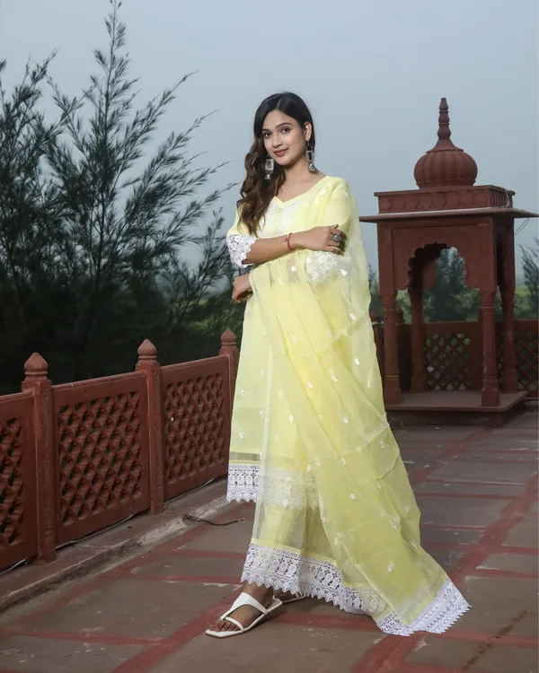 Chanchal_Mann_Yellow_Embroidery_Suit