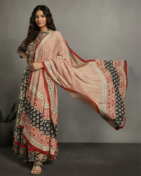Dharohar_Pure_Cotton_Bold_Black_Stitched_Lehanga