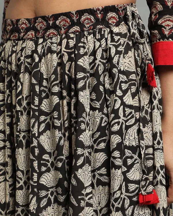 Dharohar_Pure_Cotton_Sleek_Black_Stitched_Lehanga