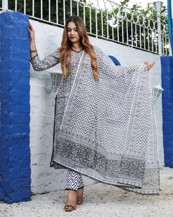 Dilkash_Black_Printed_Suit
