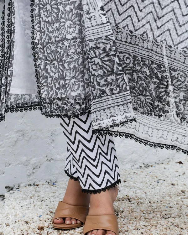 Dilkash_Black_Printed_Suit