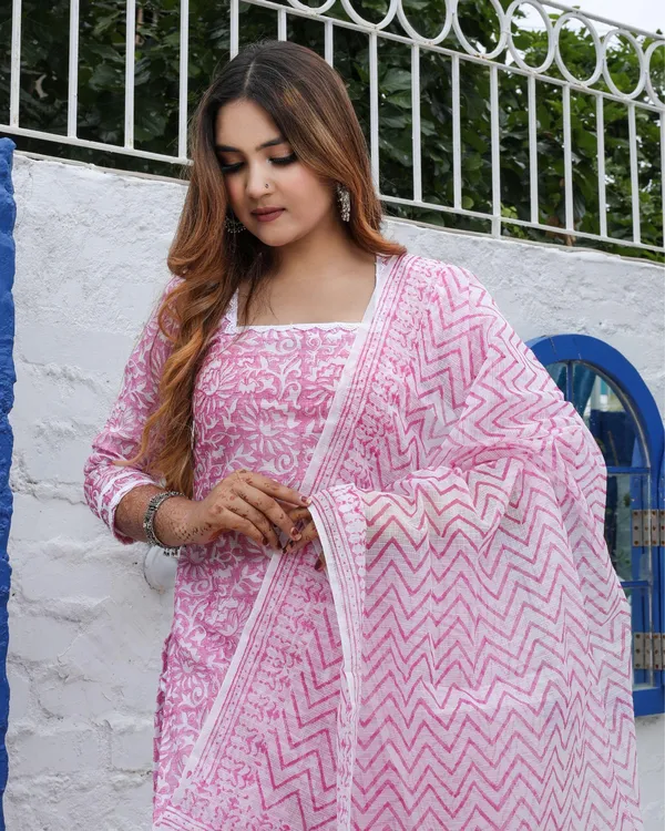 Dilkash_Pink_Printed_Suit