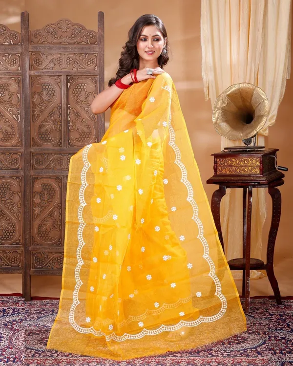 Sanjh_Bahar_Yellow_Dreamy_Floral_Embroidery_Saree