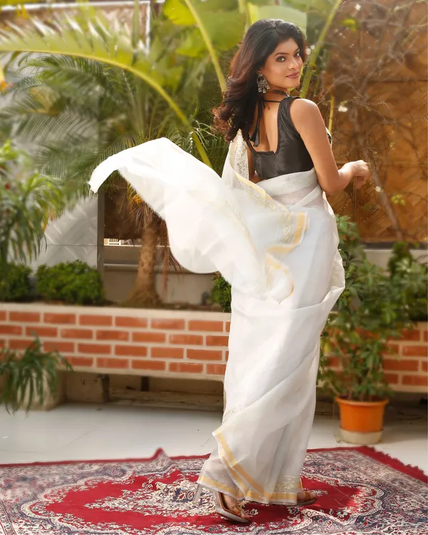 Jhalak_Off_White_Silk_Saree