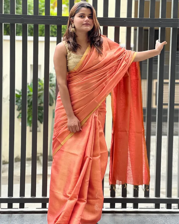 Kundal_Heer_Peach_Shimmery_Saree
