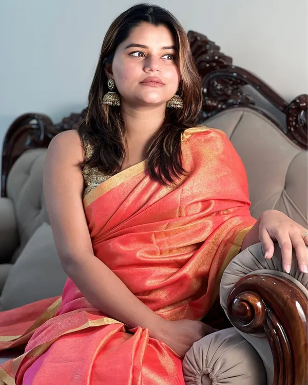 Kundal_Heer_Peach_Shimmery_Saree