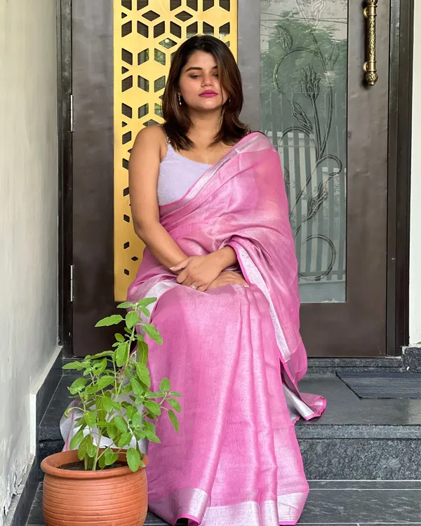 Kundal_Heer_Pink_Shimmery_Saree