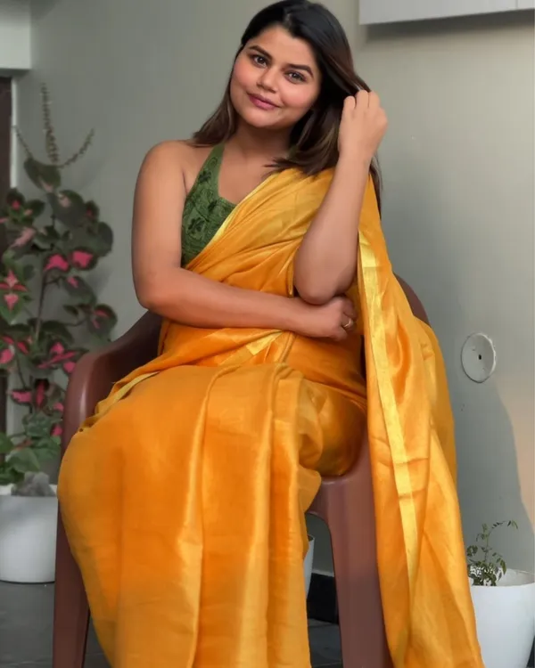 Kundal_Heer_Yellow_Shimmery_Saree