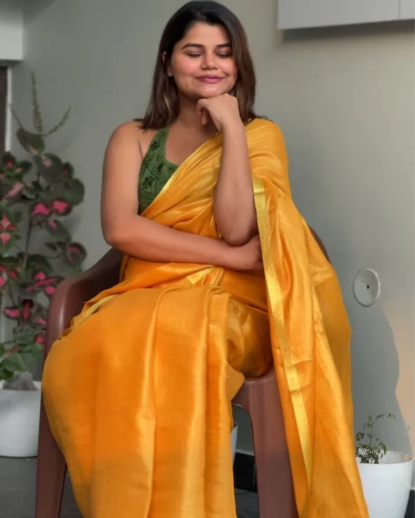 Kundal_Heer_Yellow_Shimmery_Saree