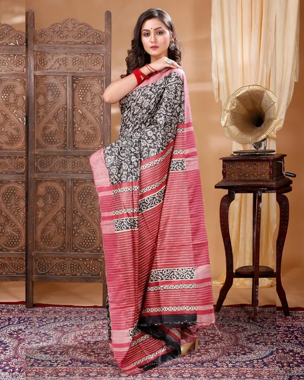 Madhuban_Ki_Kushboo_Red_&_Black_Tussar_Silk_Saree