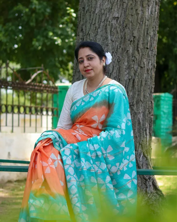 Mombatti_Orange_&_Green_Batik_Saree
