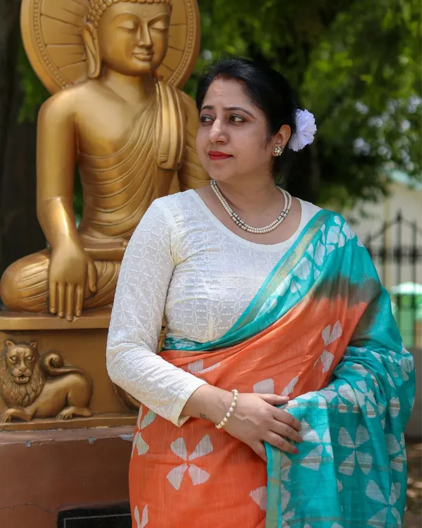Mombatti_Orange_&_Green_Batik_Saree