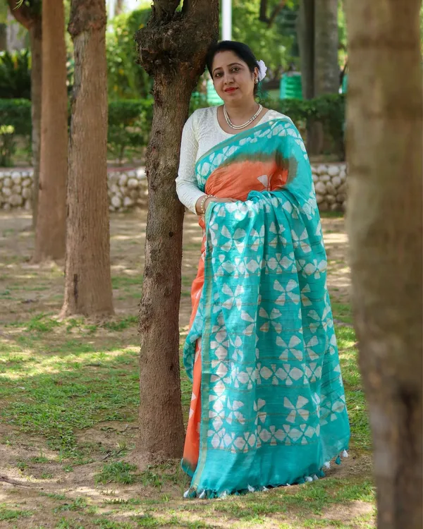 Mombatti_Orange_&_Green_Batik_Saree