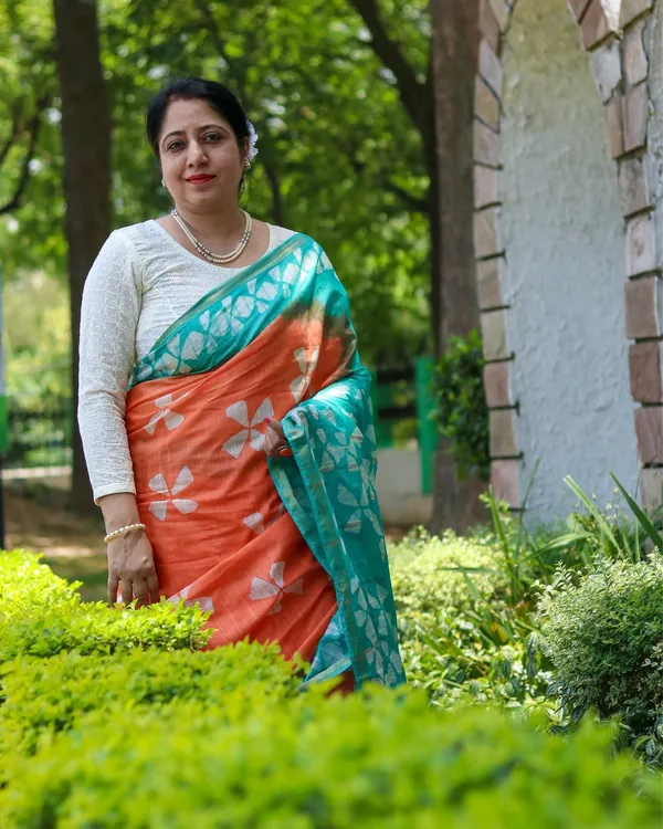 Mombatti_Orange_&_Green_Batik_Saree