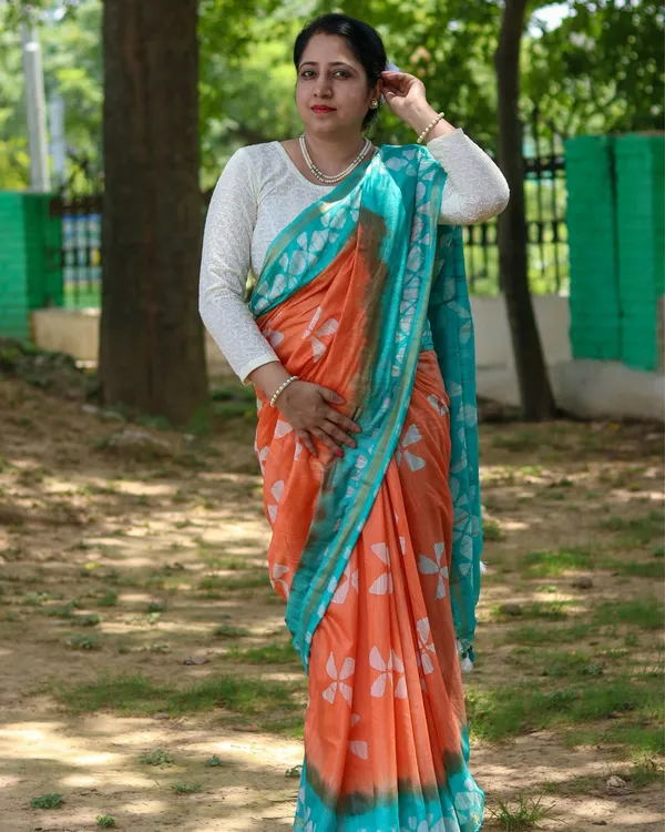 Mombatti_Orange_&_Green_Batik_Saree