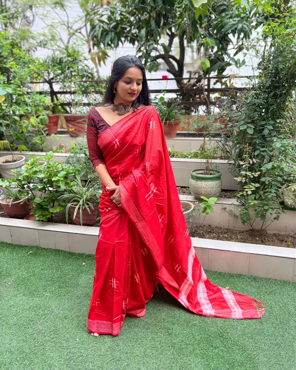 Nakashi_Thaath_Red_Silk_Saree