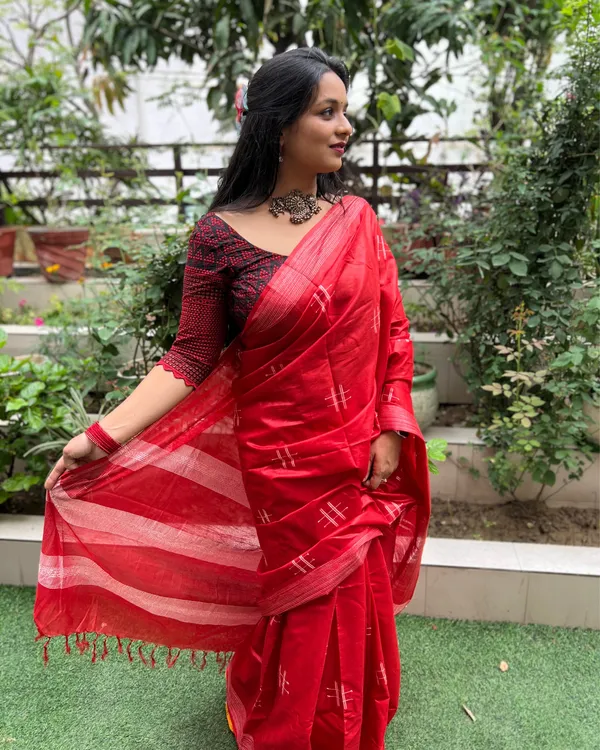 Nakashi_Thaath_Red_Silk_Saree
