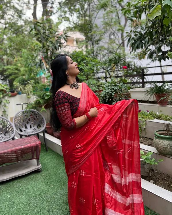 Nakashi_Thaath_Red_Silk_Saree