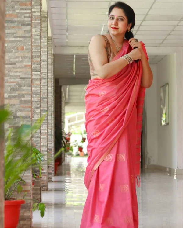 Nakashi_Thaath_Tulip_Red_Silk_Saree