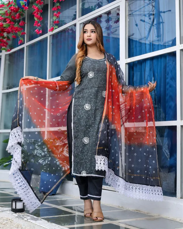 Nakhrewali_Gray_Embroidered_Suit