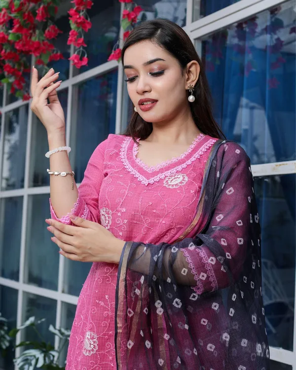 Nakhrewali_Pink_Embroidered_Suit