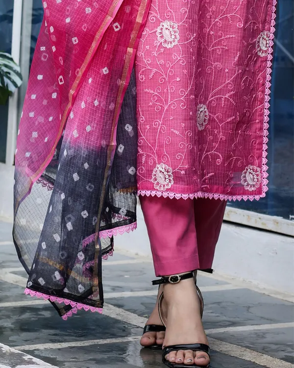 Nakhrewali_Pink_Embroidered_Suit