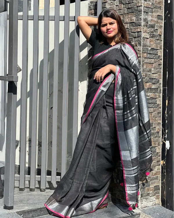 Parishuddhata_Black_Linen_Saree