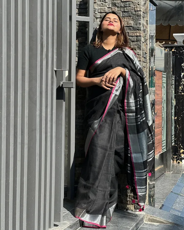 Parishuddhata_Black_Linen_Saree