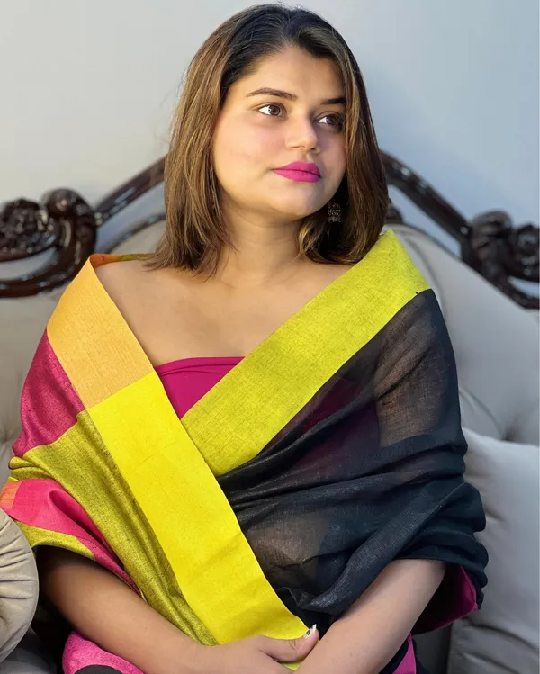 Parishuddhata_Black_&_Yellow_Linen_Saree