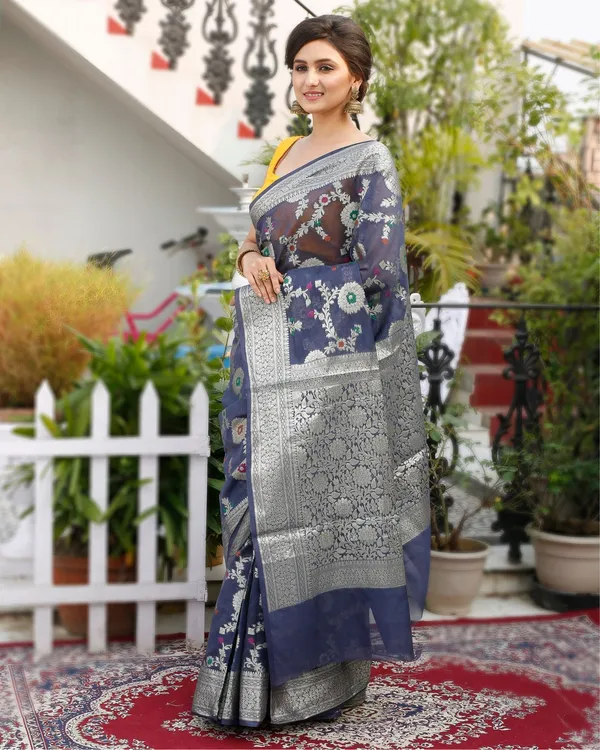 Rajsi_Thaath_Violet_Check_Saree