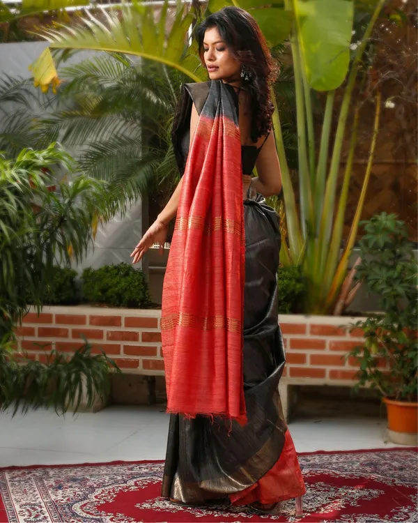 Rangrasiya_Black_&_Red_Silk_Saree