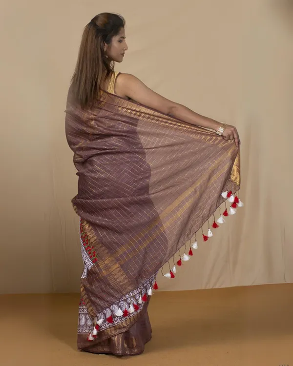 Paheli_Brown_Embroidery_Saree
