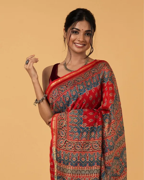 Sone_Ki_Ret_Red_Ajrakh_Saree