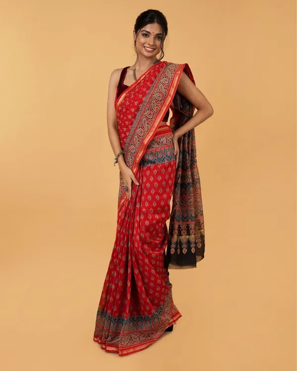 Sone_Ki_Ret_Red_Ajrakh_Saree