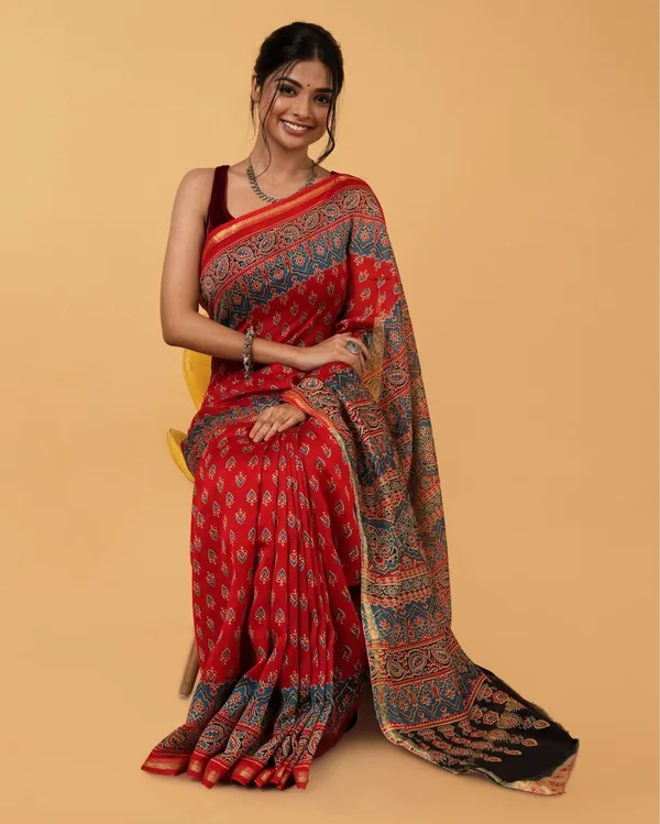 Sone_Ki_Ret_Red_Ajrakh_Saree