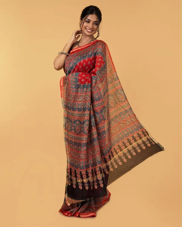 Sone_Ki_Ret_Red_Ajrakh_Saree