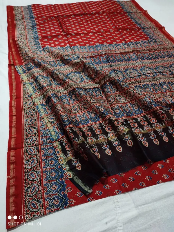 Sone_Ki_Ret_Red_Ajrakh_Saree