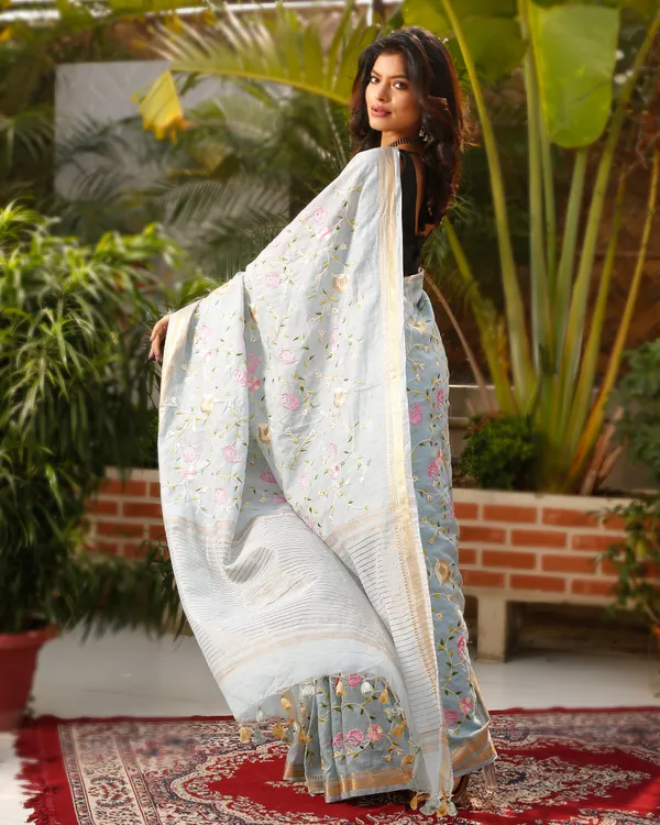 Van_Mala_Green_Embroidered_Saree