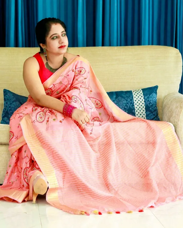 Van_Mala_Peach_Embroidered_Saree