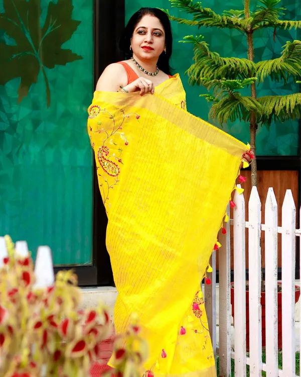 Van_Mala_Yellow_Embroidered_Saree