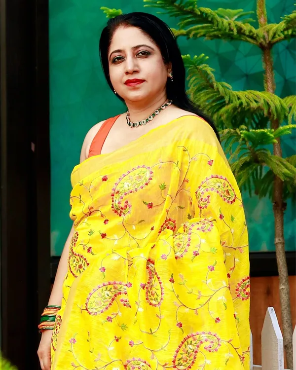 Van_Mala_Yellow_Embroidered_Saree