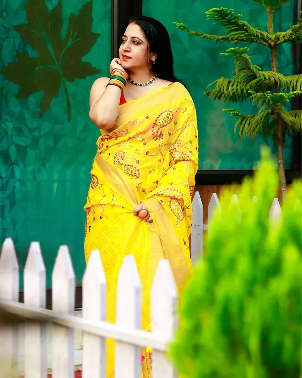 Van_Mala_Yellow_Embroidered_Saree
