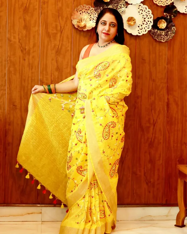 Van_Mala_Yellow_Embroidered_Saree