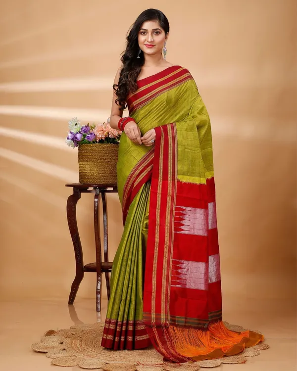 Green_&_Red_Vintage_Elegance_Silk_Pure_Cotton_Saree
