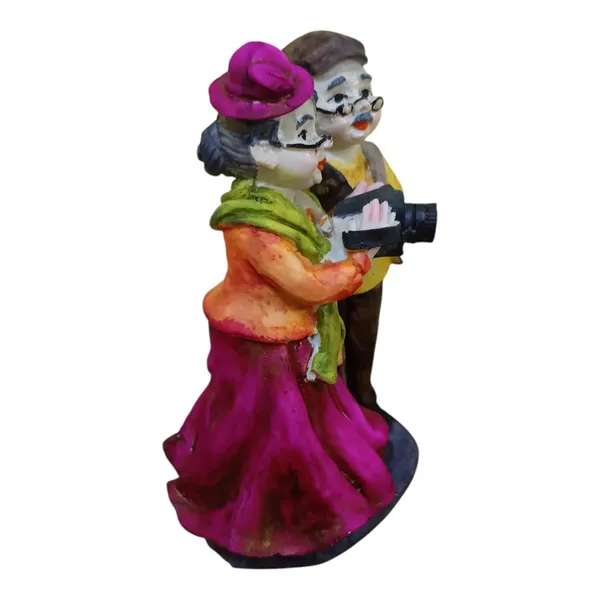 Multicolor_Resin_Handmade_Painted_Couple_Statue