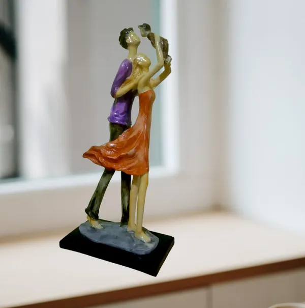 Multicolor_Polyresin_Handcrafted_With_Intricate_Detailing_Polyresin_Material_And_Multicolour_Finish_Matte_Couple_Statue